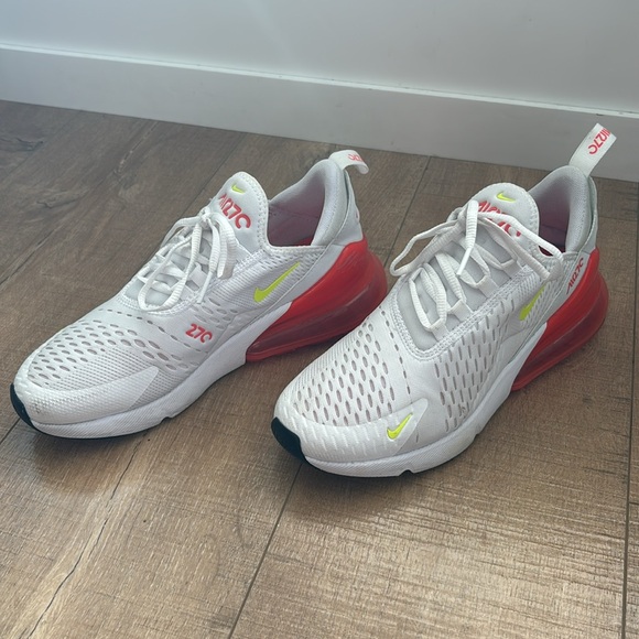 Nike Air Max 270’s… like new! Worn only a few times, no stains. - Picture 3 of 4